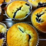 Vanille Macarons mit einer Schokoladen-Rum Ganachefüllung