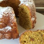 Weisse Schokopralinen mit Keksen